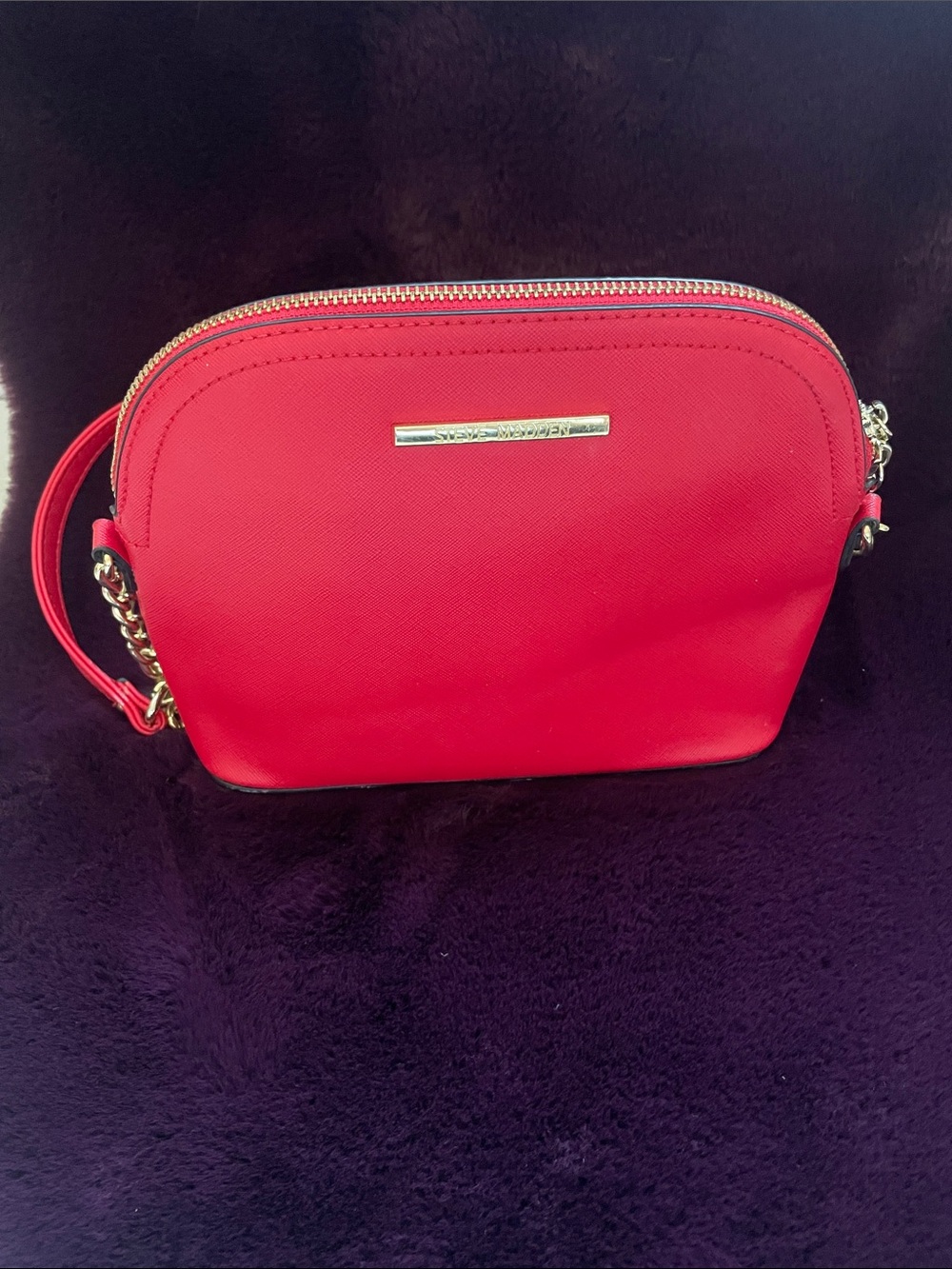 STEVE MADDEN Red Crossbody Shoulder Bag with Gold Chain Accent